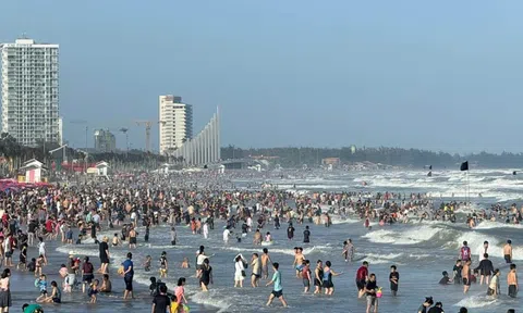 Du khách nườm nượp kéo về biển Vũng Tàu, khách sạn, nhà nghỉ quá tải