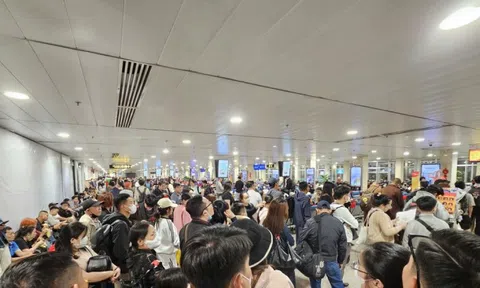 Tân Sơn Nhất đón lượng khách đông chưa từng có vào mùng 6 Tết