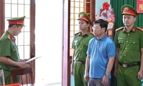 Khởi tố Giám đốc lắp camera để "canh" công an, thu lợi bất chính