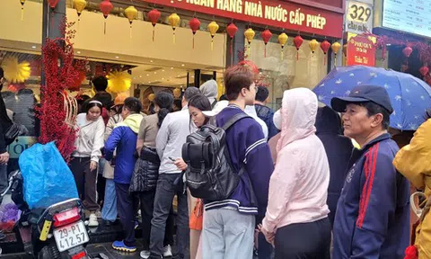 Thị trường vàng, bạc tiếp tục nóng