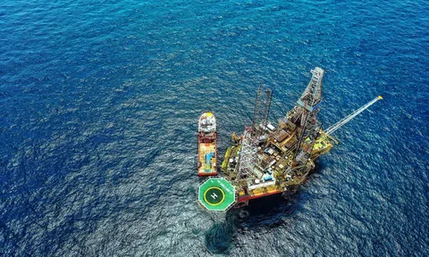 Giàn khoan khổng lồ của Việt Nam vừa "làm nên lịch sử" tại Malaysia