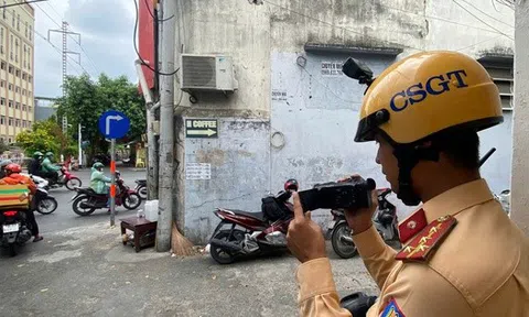 Người tùy tiện băng qua đường sắt ở TPHCM "hết đường chối cãi"