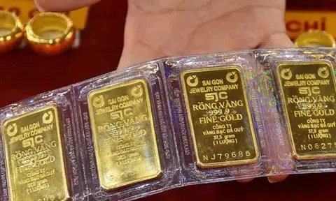 Sáng 4/3: Giá vàng SJC, vàng nhẫn trơn rớt mạnh, "bốc hơi" 8 triệu đồng/lượng từ đỉnh