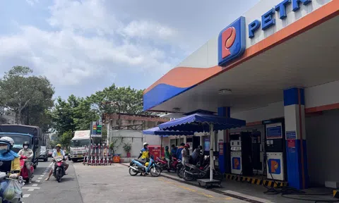 Áp lực tăng giá xăng dầu