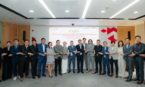 VinaLiving ký kết hợp tác phát triển TTTM và 10 đại lý phân phối Salacia Villas