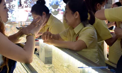 Giá vàng hôm nay, 4-3: Vàng thế giới giảm gần 300 USD