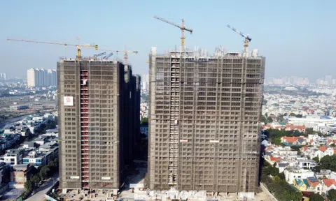 Thị trường bất động sản 'dính đòn' từ giá xăng dầu, vật liệu xây dựng tăng cao