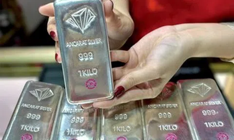 Giá bạc hôm nay 17-3: Bất ngờ tăng nhanh hơn vàng