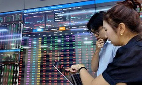 Chứng khoán trước áp lực kép