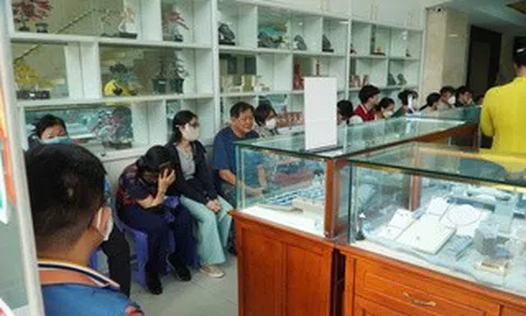 Tối 19-3, giá vàng, bạc chưa ngừng đà lao dốc không phanh