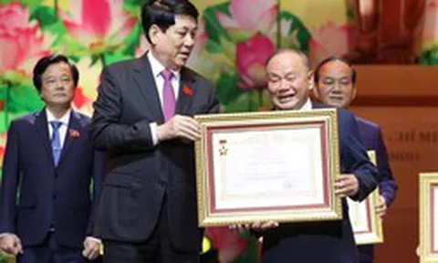 Giám đốc 90 tuổi đứng sau những cỗ máy của hộ kinh doanh, đặt lợi nhuận chỉ 3-5% để phục vụ bà con nông dân