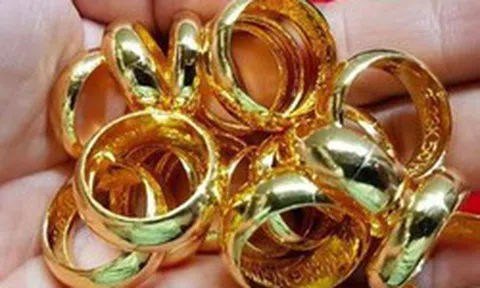 Bán vàng để gửi tiết kiệm vì lãi suất tăng mạnh