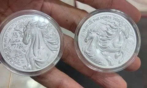 Giá bạc hôm nay 25-3: Tăng nhanh hơn vàng, xấp xỉ 3 triệu đồng/lượng