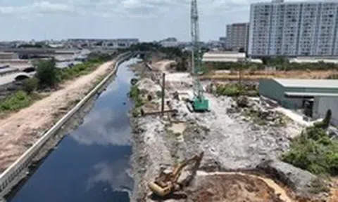 Đại dự án tại TP.HCM thiếu nghiêm trọng nhựa đường và cát để thi công