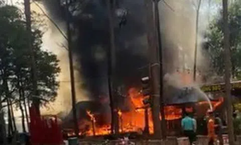 Cháy tại Khu kinh tế đêm Măng Đen