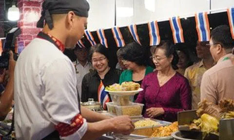 Người dân ùn ùn đổ về lễ hội ẩm thực được ví “đặc sắc nhất thế giới” đang diễn ra tại TPHCM