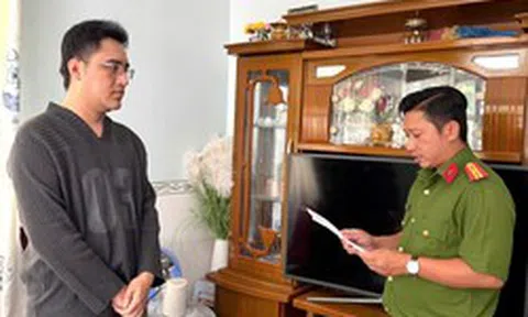 Thi hành lệnh bắt tạm giam, khám xét nơi ở của nhân viên ngân hàng Diệp Văn Vĩnh