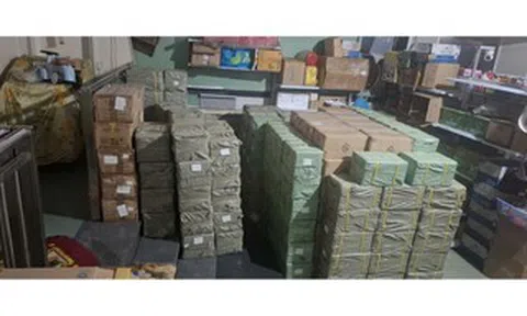 Đột kích kho mỹ phẩm ở TP HCM, phát hiện hàng ngàn chai “3 không”