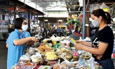 Đề xuất nâng ngưỡng miễn thuế lên 2 tỉ đồng: Có phù hợp thực tế hộ kinh doanh?