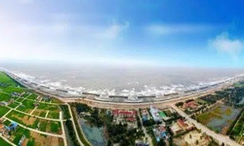 Bãi biển Ninh Bình 'hồi sinh' sau dự án 500 tỷ, đón những du khách đầu tiên