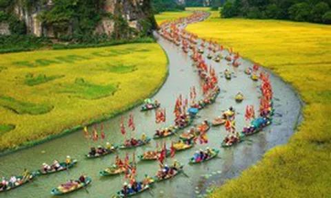Ninh Bình đón lượng khách du lịch cao nhất trong dịp lễ Giỗ Tổ Hùng Vương và 30/4-1/5 nhưng nhưng 'quán quân' doanh thu lại thuộc về thành phố này