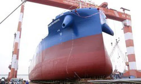 Kỳ tích hạ thuỷ con tàu 65.000 tấn, dài 200m, 5 hầm hàng do chính người Việt Nam thực hiện: Báo quốc tế khen ngợi, ngành đóng tàu nước ta lọt Top 4 thế giới