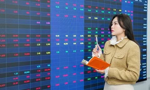 VN-Index áp sát 1.925 điểm: Nên xuống tiền hay chốt lời?