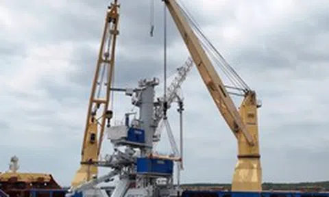 "Quái vật" cơ khí Made in Vietnam nặng 320 tấn, cao bằng tòa nhà 14 tầng chính thức được đưa sang Nhật