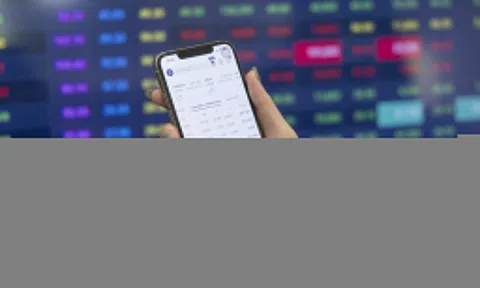 Vingroup, Vinhomes kéo VN-Index lên đỉnh lịch sử mới