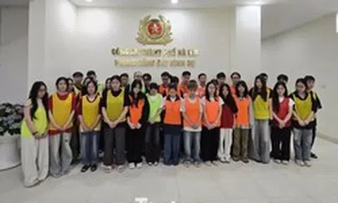 Hà Nội: Bắt giám đốc công ty cùng 17 đối tượng giúp quảng cáo web đánh bạc