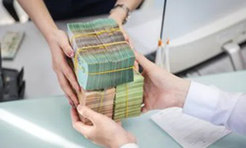 Nhân viên một ngân hàng chào lãi suất tiết kiệm gần 9%/năm dù chỉ niêm yết mức tối đa hơn 6%