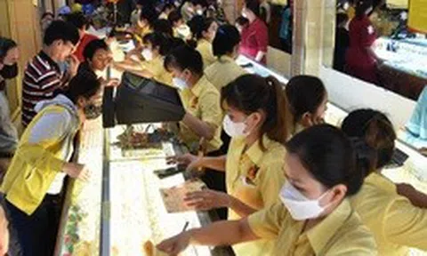 Giá vàng hôm nay 10-6: Vàng thế giới "bốc hơi" hơn 100 USD