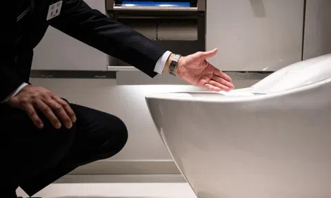 Thứ quen thuộc trong nhà vệ sinh 'cháy hàng' vì AI