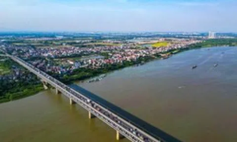 Thành phố bên sông và 'giới hạn đỏ' của sông Hồng