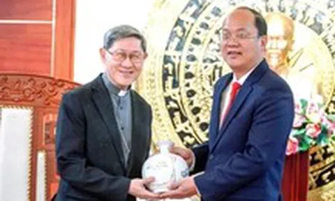 Đức Hồng y Luis Antonio Gokim Tagle gặp lãnh đạo Cà Mau trước lễ tuyên Chân phước linh mục Trương Bửu Diệp