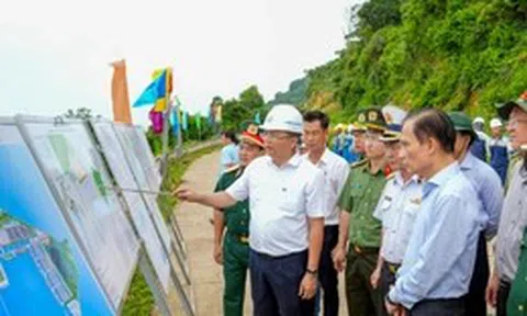 Bộ trưởng Bộ Ngoại giao Lê Hoài Trung khảo sát các dự án trọng điểm tại đảo Hòn Khoai