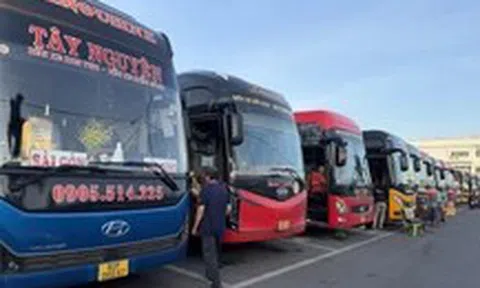 Xăng dầu giảm, vé xe khách hạ nhưng giá vận chuyển  hàng hóa cứ neo cao