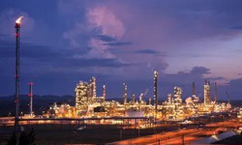Một doanh nghiệp trên sàn chốt hợp đồng trị giá 600 triệu USD cho nhà máy lọc dầu 9 tỷ USD lớn nhất Việt Nam