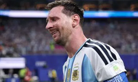 Messi bật khóc sau màn ngược dòng nghẹt thở của Argentina