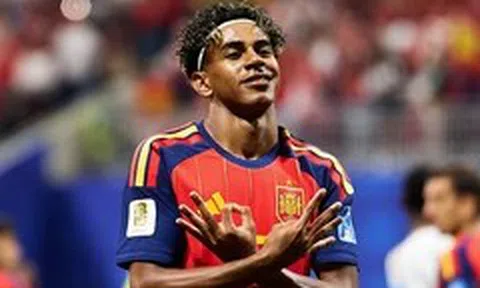 Cầu thủ tứ kết World Cup nào là ngôi sao quyền lực của làng thời trang?