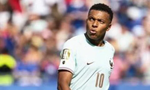 Video: Mbappe, Dembele thay nhau lập siêu phẩm cho tuyển Pháp