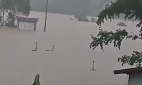 Có thật 'quái vật hồ Loch Ness' xuất hiện trong lũ ở Trung Quốc?