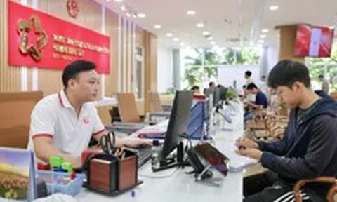 Làm thủ tục hành chính sáng thứ Bảy, người dân TP.HCM thêm lựa chọn