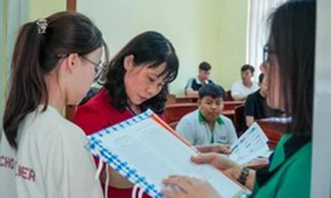 Thí sinh Cà Mau đạt điểm 10 toán bị tố dùng điện thoại: Sở nói chưa ghi nhận bất thường