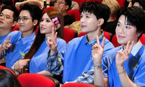 Running Man Việt Nam giao lưu tại rạp, Quang Tuấn đưa con gái theo cùng