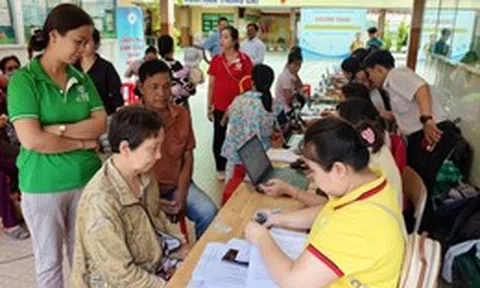 Người dân TP.HCM phấn khởi đi khám sức khỏe định kỳ miễn phí
