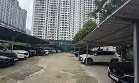 Khu 'đất vàng' biến tướng thành bãi gửi xe và chợ cóc