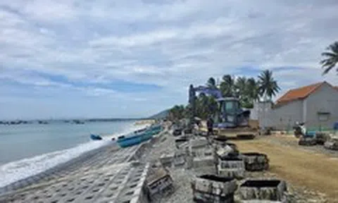 Kè chống sạt lở gần 200 tỉ đồng thành hình, dân ven biển Phú Yên vơi nỗi lo sóng dữ