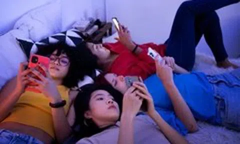 Anh đề xuất 'giờ giới nghiêm' xài mạng xã hội cho thanh thiếu niên 16-17 tuổi