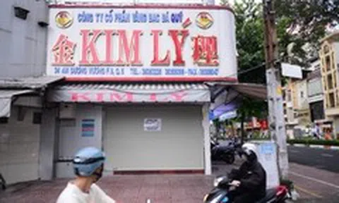 Tiệm vàng Kim Lý dán thông báo tạm ngưng 1 tháng, tiệm Ngọc Tâm tạm ngưng 2 tuần
